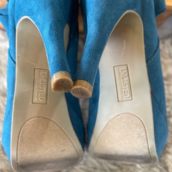 Teal heels with bow- sz 9 - Picture 4 of 5